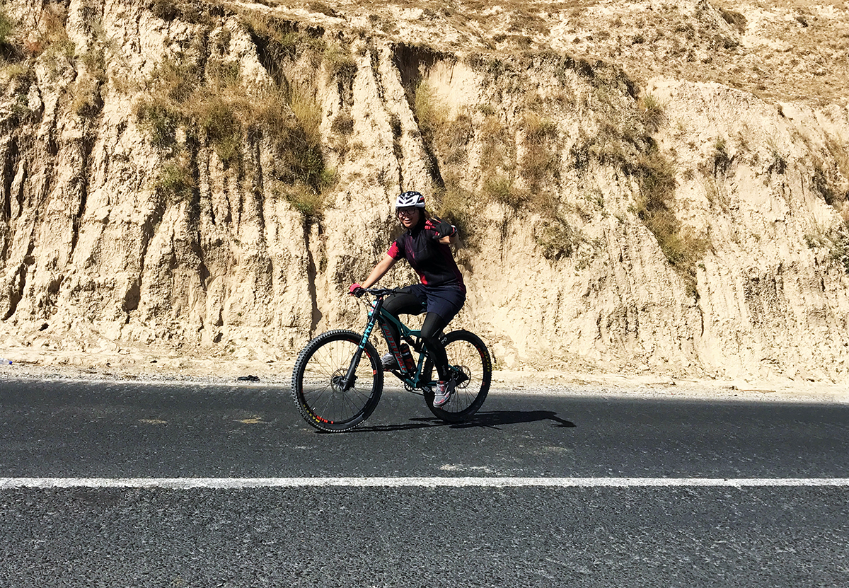 Magdalen and her Cannondale Habit SE during Uz-biking-stan adventure 2017
