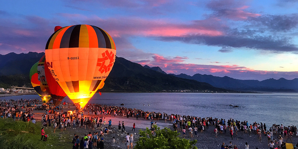Hot-air balloon festival on Sanxiantai Island - Taiwan