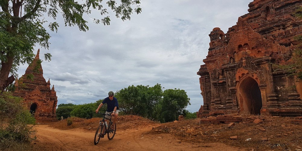 Cycle tour in Myanmar