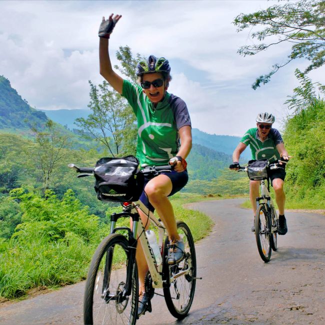 Couple cycle touring in Sri Lanka