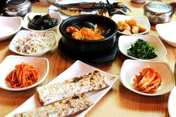 Korean food spread